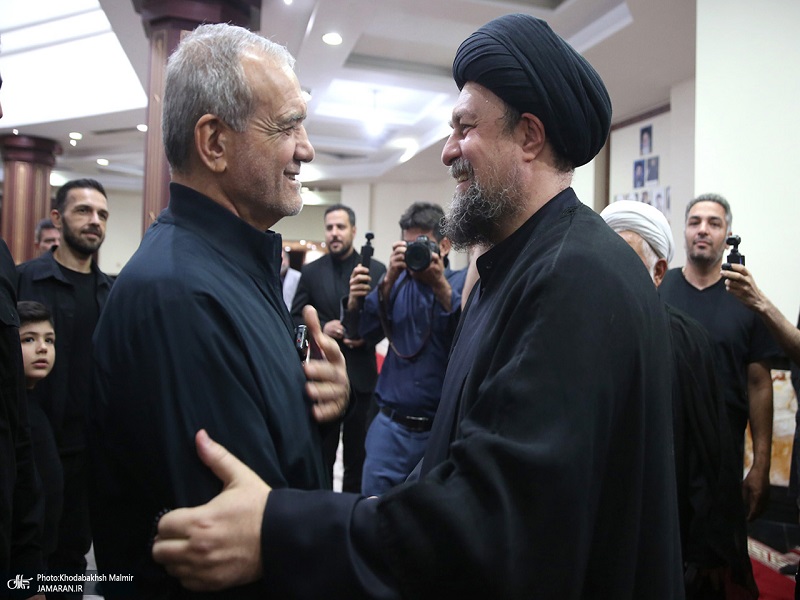 On the sideline of Ashura ceremony, the presence of president at Imam Khomeini shrine