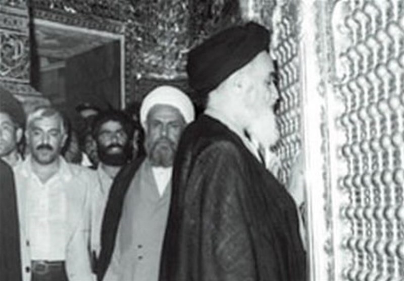 Respect for a mourner and reciter of the Ahl al-Bayt (;a)