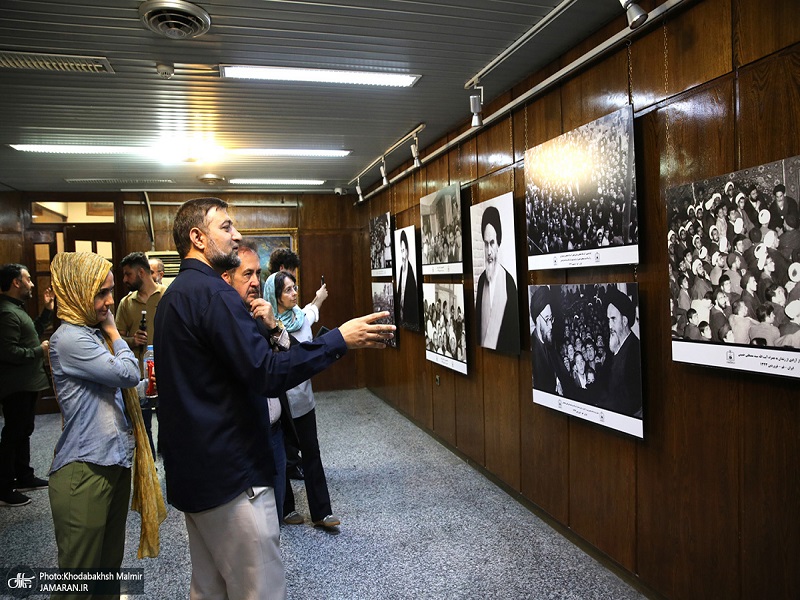 Foreign guests visit Jamaran Husseiniyeh to attend the ceremony of the martyred leader