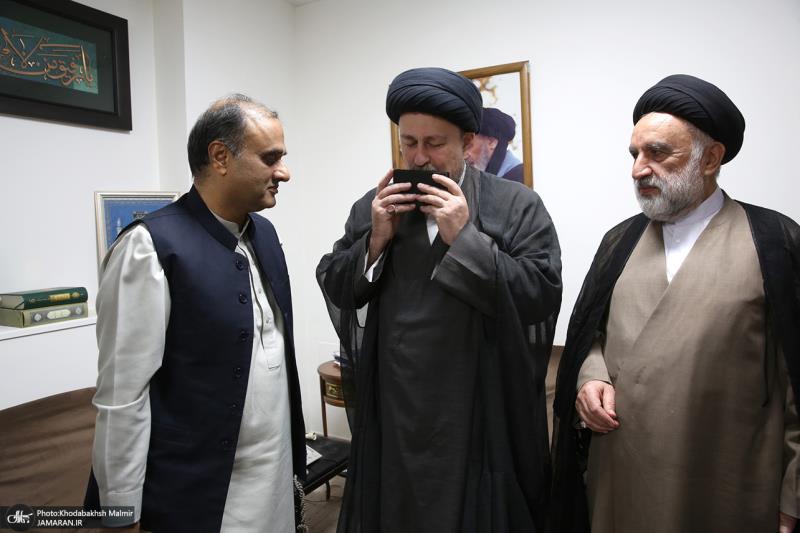 Pakistani Ambassador meets with Ayatollah Seyyed Hassan Khomeini