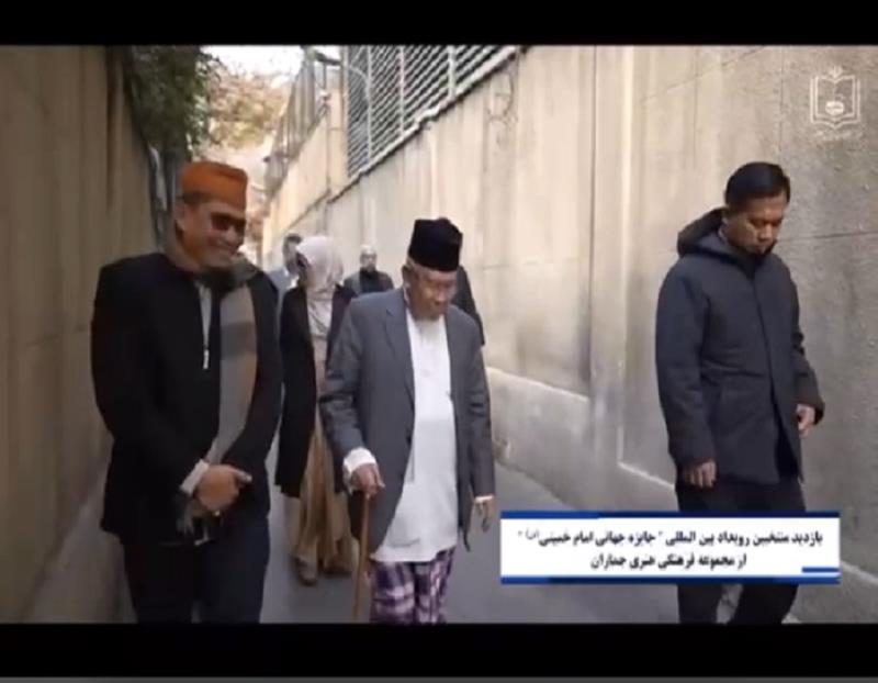 Imam Khomeini`s World Award Nominees visiting Jamaran Neighborhood