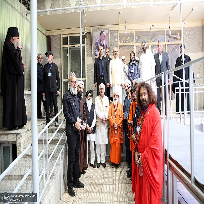Foreign guests participating in the ceremony of the martyred leader from India, Pakistan, Turkey, Lebanon, Russia and Japan visit the Jamaran Husseinieh