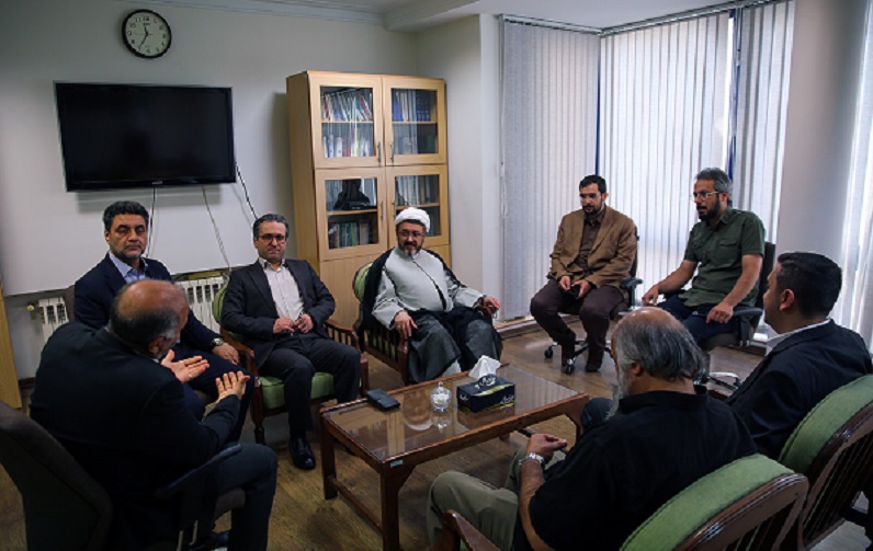 Head of the Institute visits Jamaran complex to meet reporters and  mark the occasion of journalists’ Day