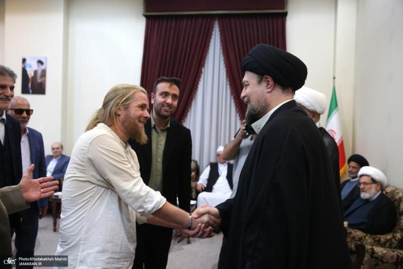Foreign guests of the 40th Islamic Unity Conference meet with Seyyed Hassan Khomeini