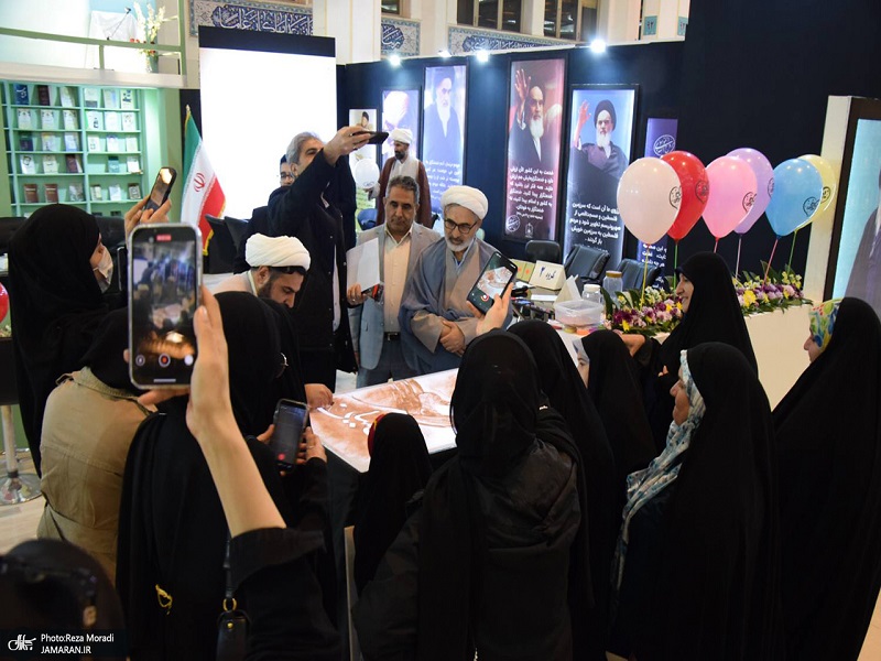 The pavilion of the Institute for the Compilation and Publication of Imam Khomeini`s (PBUH) Works at the 33rd International Exhibition of the Holy Quran