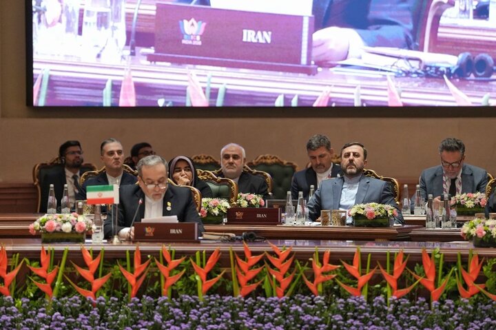 FM Araghchi says Iranians to never bow to any pressure or threat: 