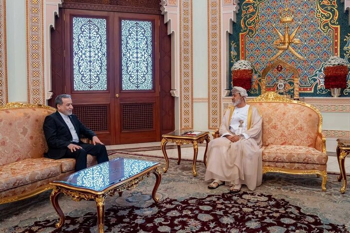 Iranian FM, Sultan of Oman discuss latest regional developments