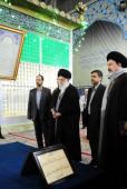 Supreme Leader of the Revolution Makes a Pilgrimage to Imam
