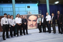 Visite du représentant spécial du Premier ministre japonais et la délégation qui l`accompagne de la maison de l’Imam Khomeiny (Que DIEU sanctifie son noble secret) à Jamaran