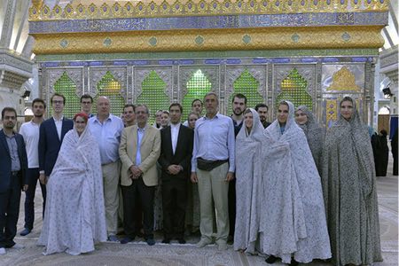 La visite des étudiants belges au saint Mausolée de l`Imam Khomeiny (Que DIEU sanctifie son noble secret)