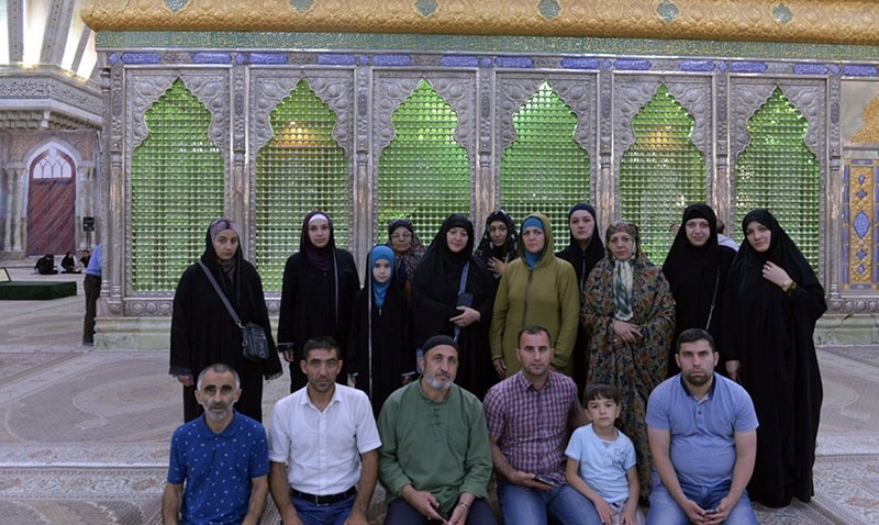 la présence d`une caravane de pèlerins, venus du pays Azerbaïdjan, au sanctuaire du fondateur de la République islamique d`Iran