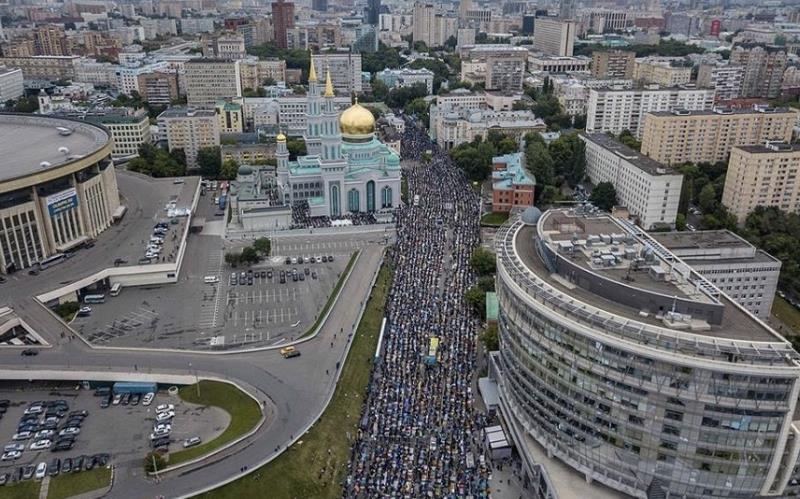 Le rassemblement massif des musulmans pour la prière de Aïd al-Fitr en Russie