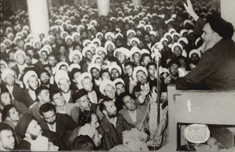 La révélation et la protestation et de l'Imam Khomeiny (Que DIEU sanctifie son noble secret) contre l’acception de la capitulation- 1964