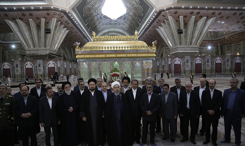 Le renouvellement de l`alliance du président et les membres de son cabinet avec les idéaux de l`Imam Khomeiny (Que DIEU sanctifie son noble secret).