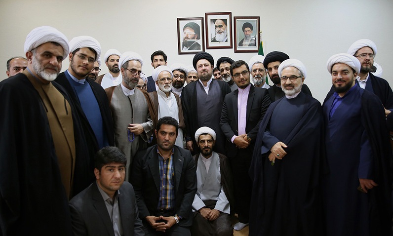 Sayyid Hassan Khomeini et un groupe de savants