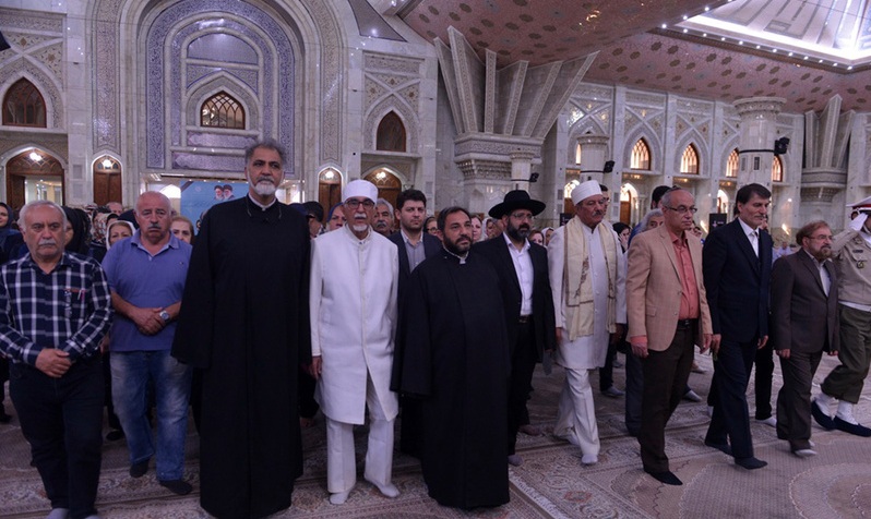 Hommage rendu par les religions divines à l`Imam Khomeini(Que DIEU la bénisse)