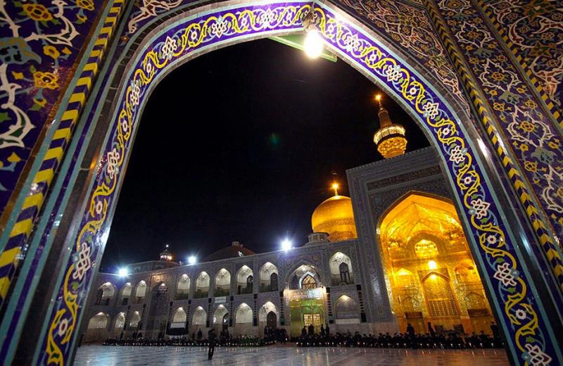 Un groupe de musulmans français ont visité le mausolée de l`Imam Reza(as)