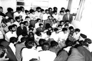 Quelle était la recommandation que l’Imam Khomeiny (paix à son âme) a adressée aux étudiants ?