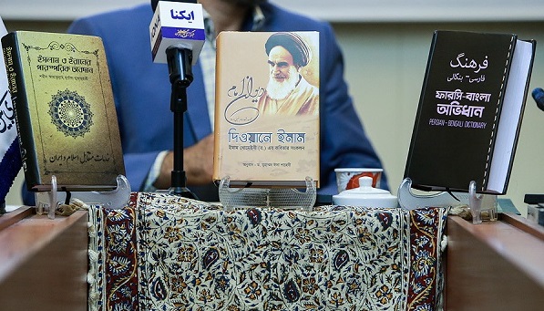 La présentation des œuvres de l’Imam Khomeini et du Martyr Motahari 