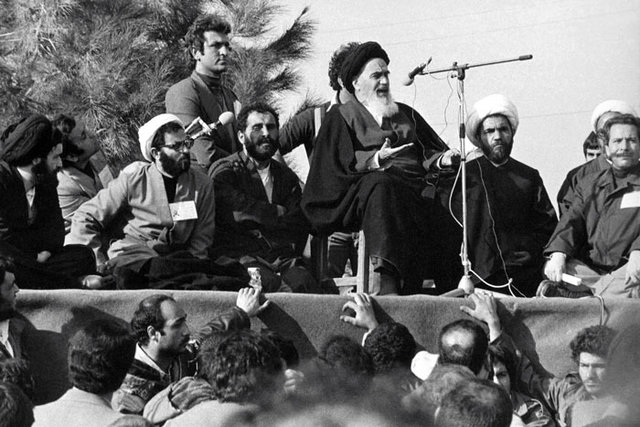l'imam Khomeiny préparait près de Paris la révolution islamique en Iran