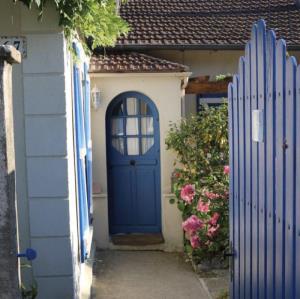 Images spectaculaires de la maison de l’Imam Khomeiny à Neauphle-le-Château