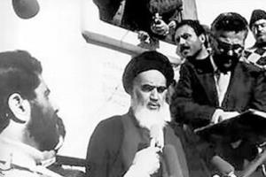 Pourquoi l’Imam Khomeini (paix à son âme) a-t-il changé sa résidence initiale à Paris ? 