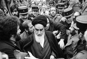 Quelle était la principale raison de l’arrestation de l’imam Khomeini et de son exil en Turquie ? 