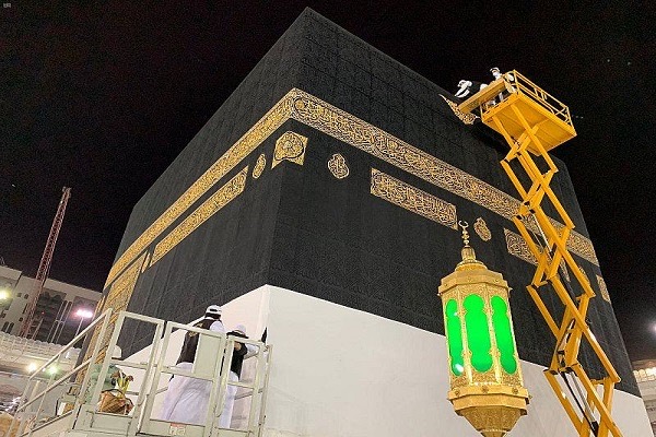 Le drap de la Kaaba a été changé