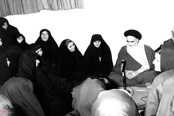 Quelle était la raison de la rencontre privée de l’imam Khomeini avec les femmes à Neauphle-le-Château  ? 