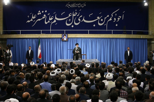 Un groupe d`élites universitaires iraniennes reçu par le Guide suprême de la Révolution islamique