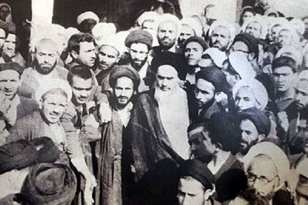 Comment l`Imam Khomeiny a-t-il présenté le projet de loi sur la réforme agraire en prélude à l`effondrement du pays ?