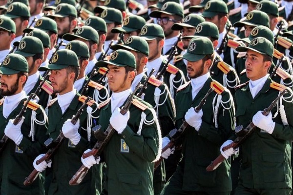 Quels étaient les trois sujets fondamentaux en rapport avec le corps des gardiens de la révolution du point de vue de l’imam Khomeini ?    