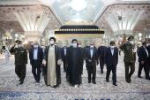 Renouvellement de l`Alliance du Président et des membres du 13e gouvernement avec les idéaux de l`Imam Khomeini