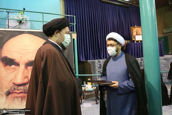 Le nouveau directeur de l’institut pour la compilation et la publication des œuvres de l’Imam Khomeini (paix à son âme).