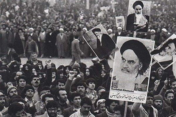 La population révolutionnaire – l’Iran révolutionnaire.