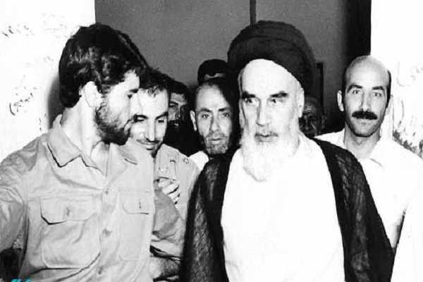 Qui était chargé d’établir le cercle de sécurité autour de l’imam Khomeini ? 