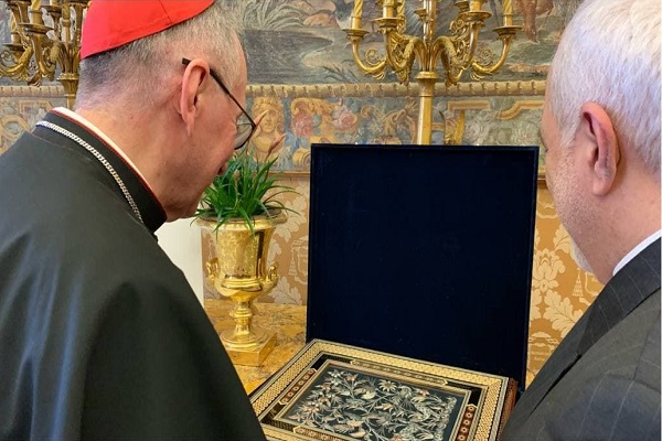 Zarif et le pape François tiennent une réunion privée au Vatican
