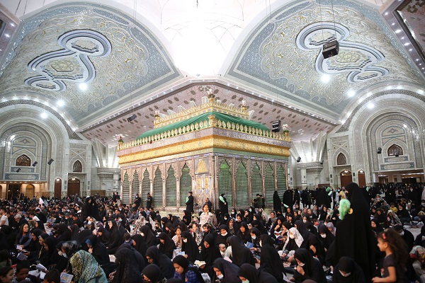 La nuit du destin au saint sanctuaire de l`imam Khomeini 