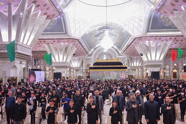 Cérémonie de deuil de Muharram dans le sanctuaire de l`Imam Khomeiny