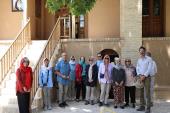 Les touristes français visitent la maison historique de l`Imam Khomeini à Khomein