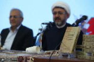 Séance d`analyse critique du livre `L`Imam Khomeini (que Dieu sanctifie son âme) face aux critiques et opposants