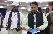 Des invités étrangers découvrent les expositions spécialisées de l`Institut en marge de la 40e Conférence de l`unité islamique