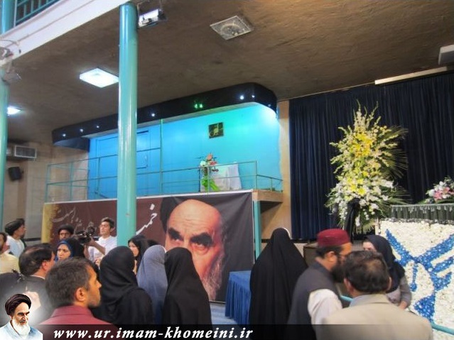 امام خمینی(رہ) کی ۲4ویں برسی میں شریک مہمانوں کےہمراہ
