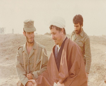فوجی کمانڈرز: سرزمین عراق میں ورود کی اجازت ہے!  امام خمینی: عراقی عوام کو نقصان پہنچے گا