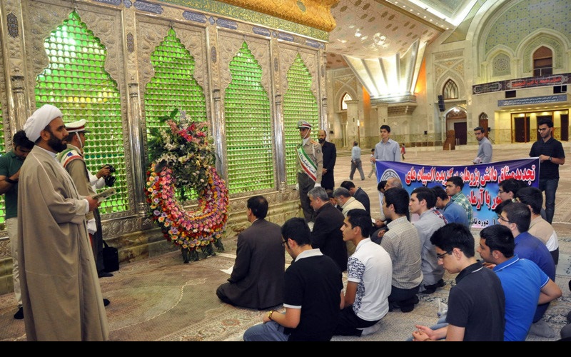 ملکی المپیاڈ کے منتخب طالب علموں کی امام خمینی(رح) سے تجدید عہد