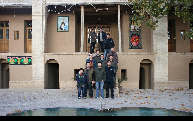 چینی سیاحوں کے ایک گروپ نے خمین میں امام خمینی(رح) کی جائے پیدائش اور گھر کا دورہ کیا