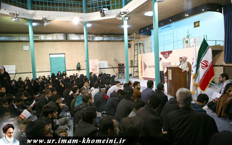 حسینیہ جماران، امام(رح) کی یاد میں، تہرانی نوجوانوں کے بڑے پیمانے پر اجتماع