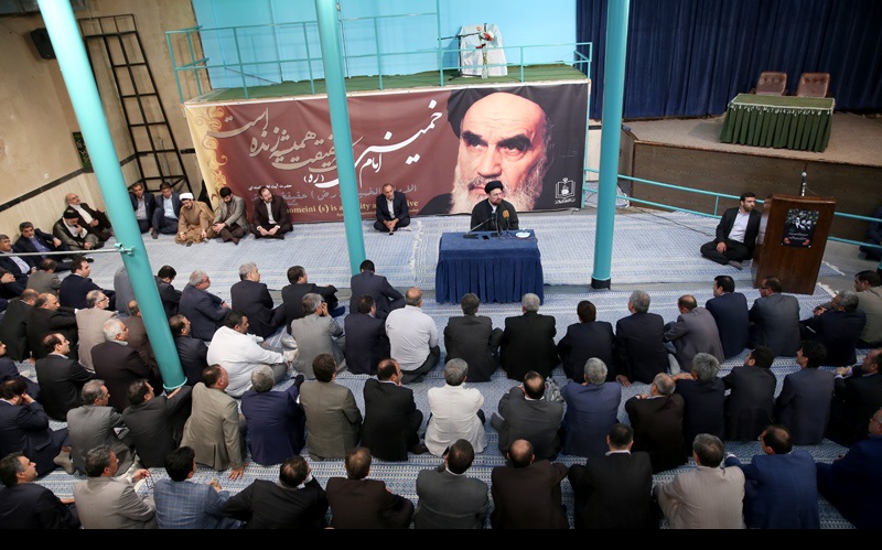 صوبہ تہران کے حکام کی جماران میں یادگار امام خمینی(رح) سے ملاقات