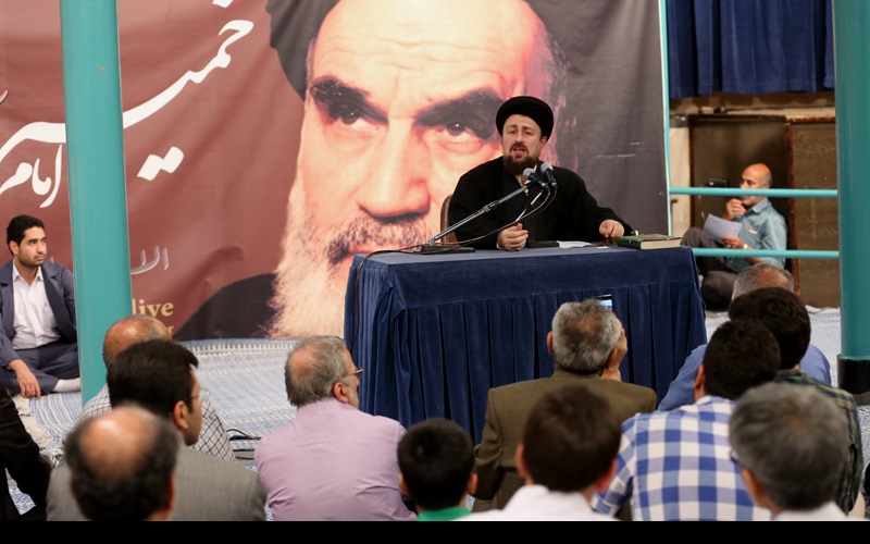 مسلم سیاسی قیدیوں کی ایسوسی ایشن کے اراکین کی یادگار امام خمینی سے ملاقات