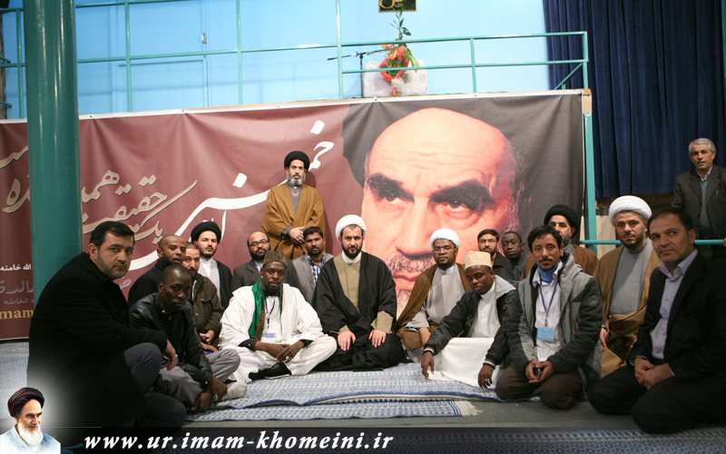 ایشیائی اور یورپی قرآنی اساتذہ کا حسینیہ جماران اور امام خمینی(رح) کے گهر کے دورے پر